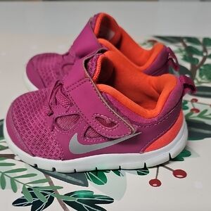 Nike Free Baby Girls Magenta Sneakers